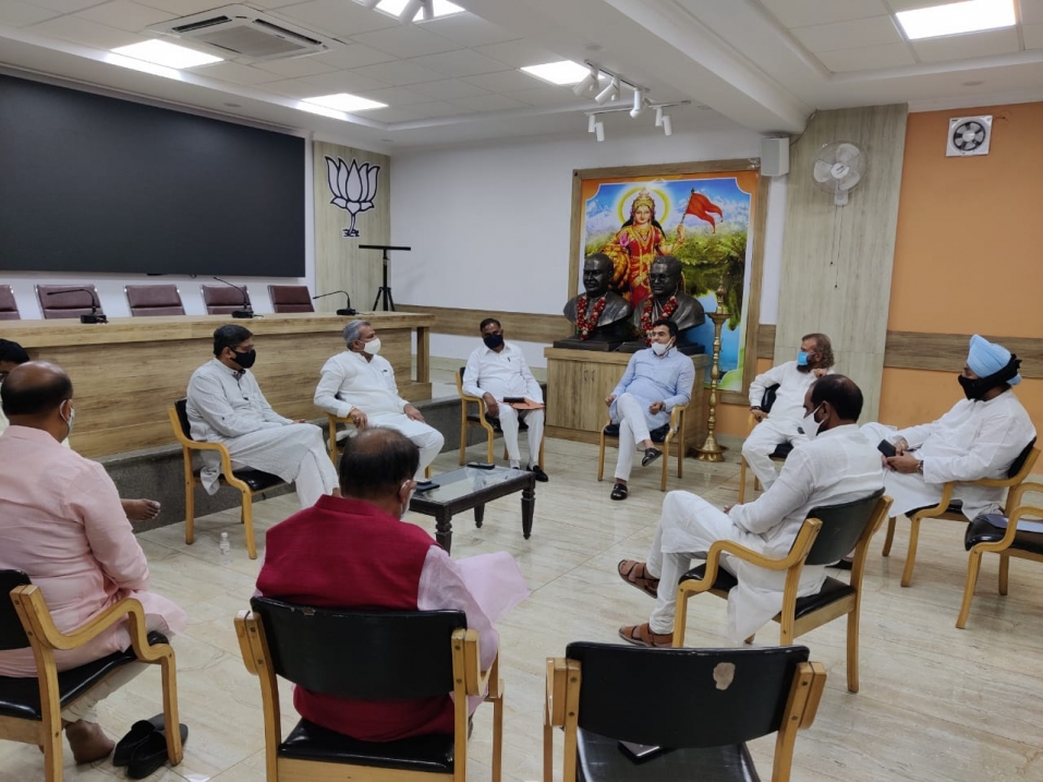 दिल्ली में बढ़ते कोरोना को लेकर भाजपा के वरिष्ठ नेताओं की बैठक में लिए गए कई अहम फैसले